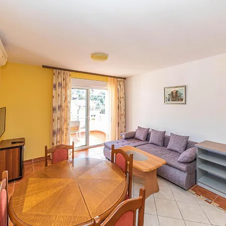 Apartment Awesome In Okrug Gornji Trogir