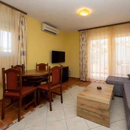 1 Bedroom In Okrug Gornji * 트로기르