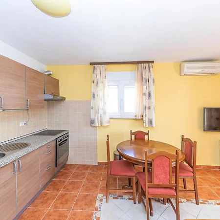 1 Bedroom In Okrug Gornji Trogir