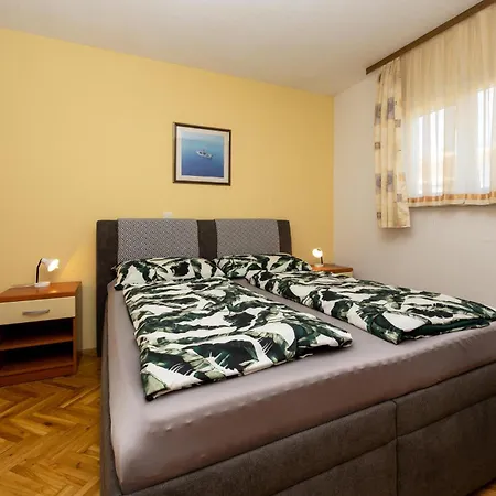 1 Bedroom In Okrug Gornji * 트로기르