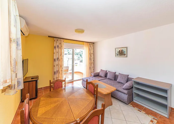 Apartment Awesome In Okrug Gornji Trogir