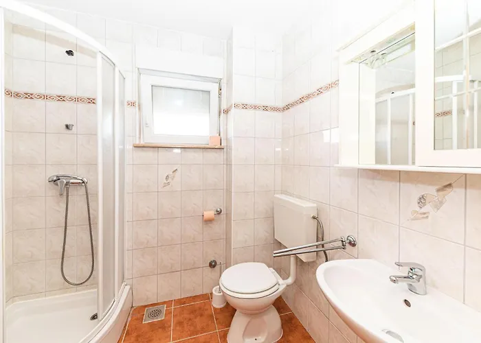 Apartment Awesome In Okrug Gornji