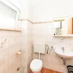 1 Bedroom In Okrug Gornji Apartment