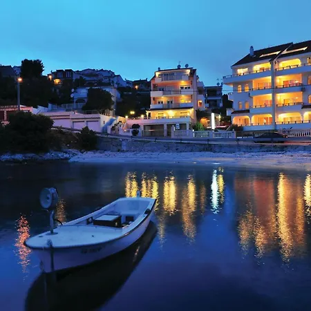 Апартаменты Awesome In Okrug Gornji *