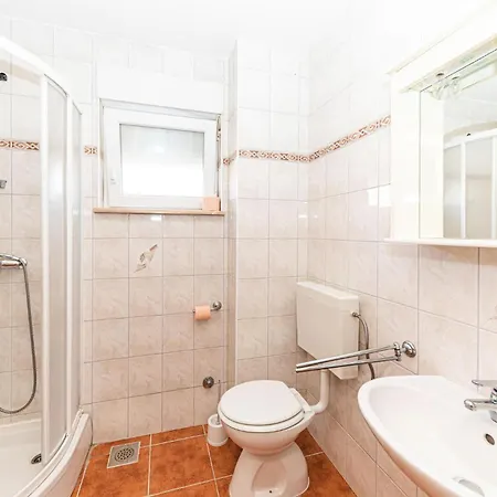 Appartement Awesome In Okrug Gornji