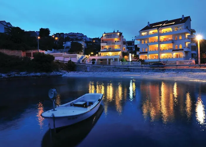 Apartment Awesome In Okrug Gornji *