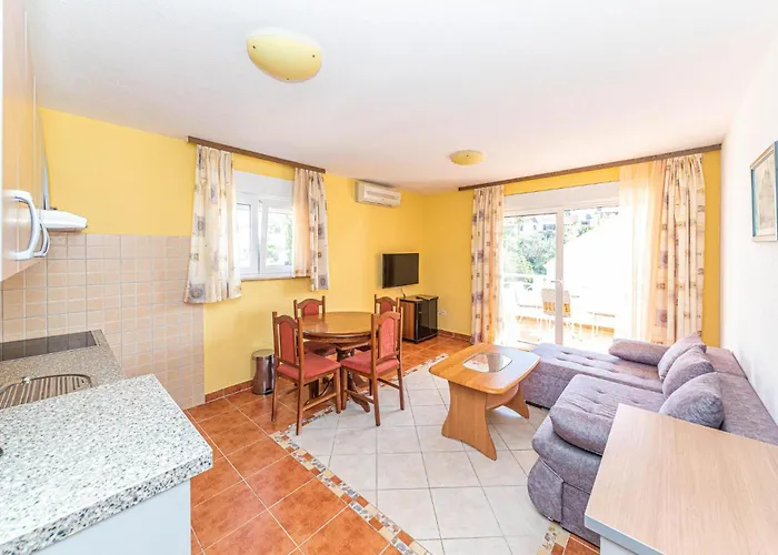 Awesome In Okrug Gornji Trogir