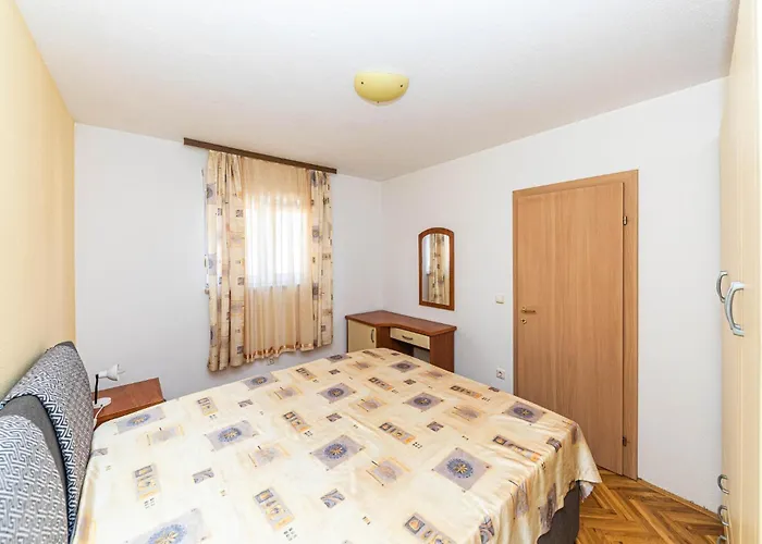 Awesome In Okrug Gornji *