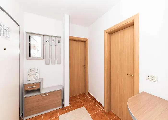 Awesome In Okrug Gornji *